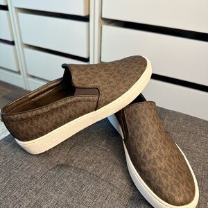 Michael Kors Designer Women’s Slip-On Sneakers Brown Logo Size 8.5